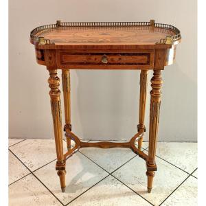 Table de salon style LXVI en marqueterie fin XIXeme