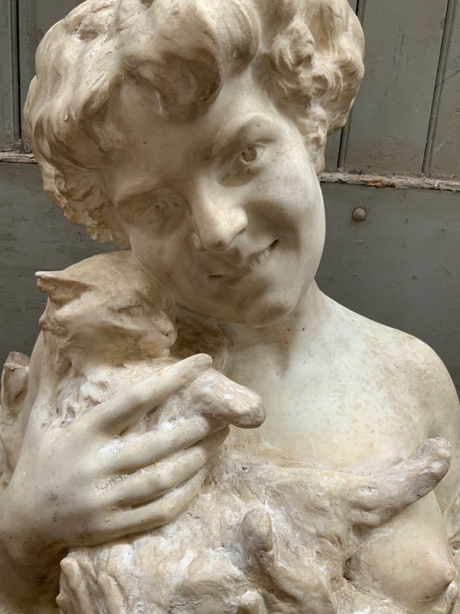 Buste de femme tenant un chat dans les bras en marbre blanc époque 19ème-photo-3