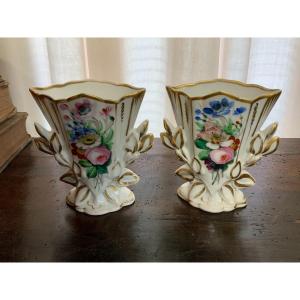 Paire de vases en porcelaine de Paris