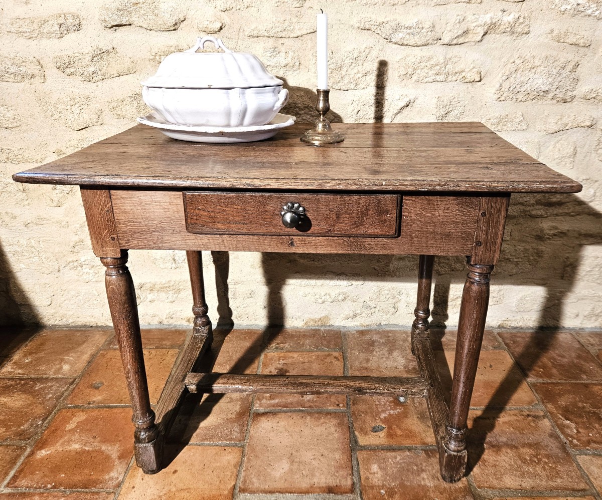 Table Louis XIII, Table. 