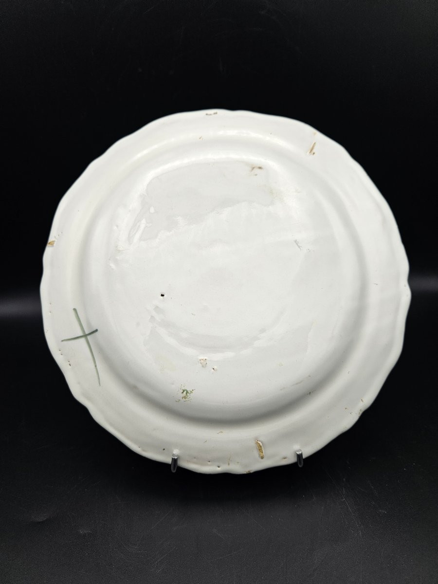 Assiette en faïence de Moutiers Époque XVIII ème-photo-2