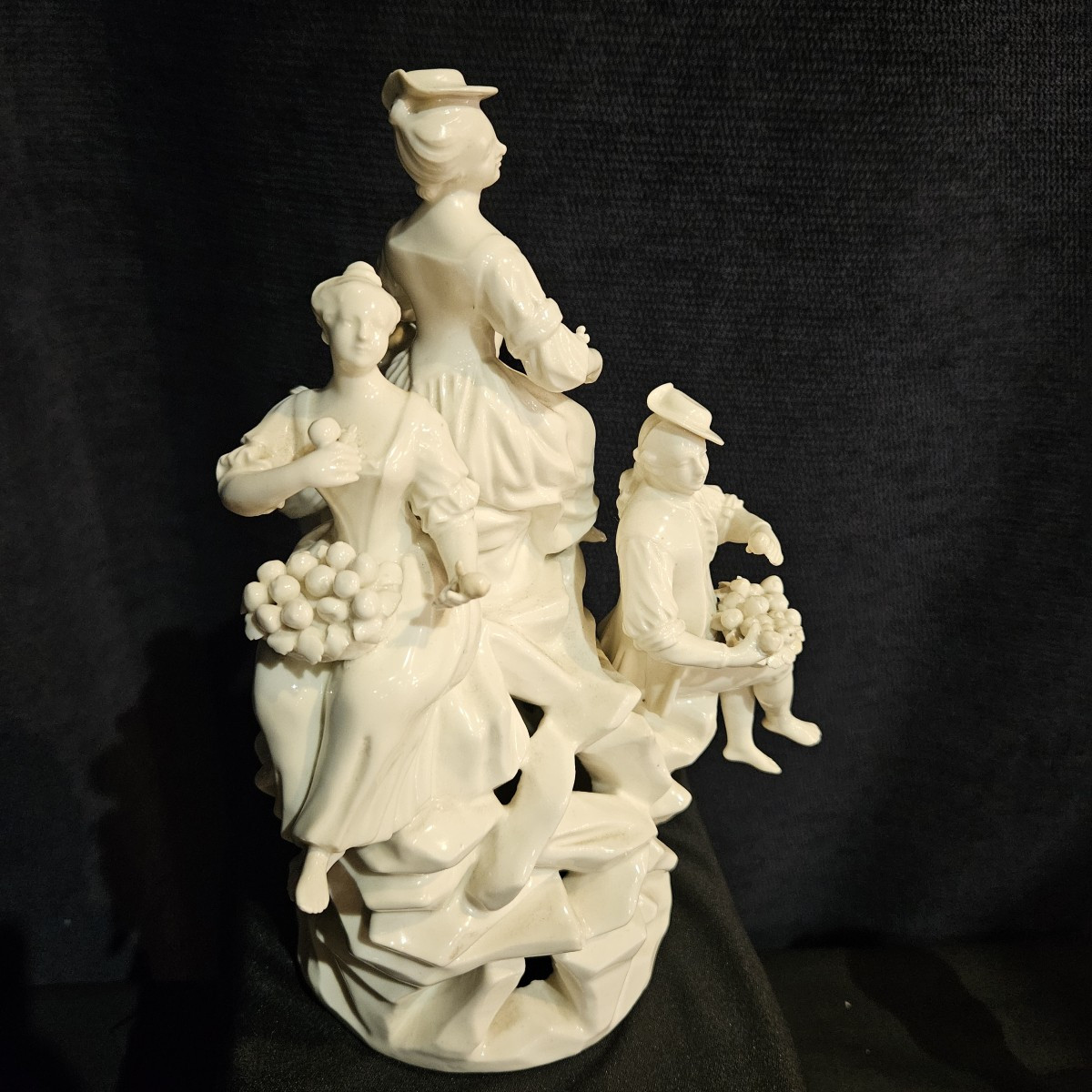 Orléans. Groupe en pâte tendre d'Orléans