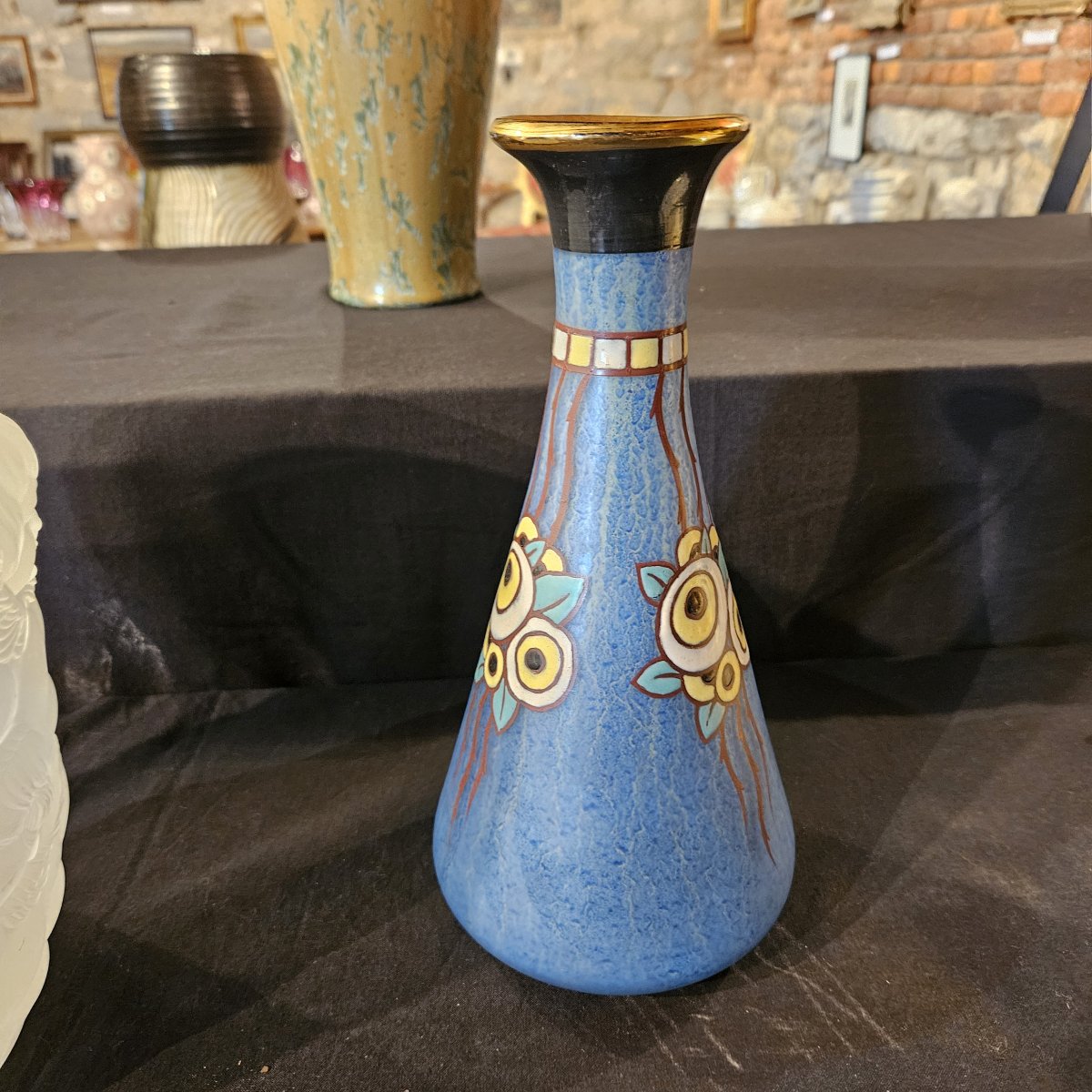 Scailmont . Vase  en verre imitant la faïence avec fleurs émaillées appliquées. D'époque art dé-photo-1