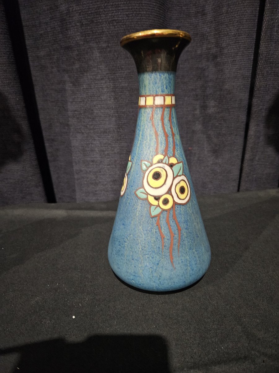 Scailmont . Vase  en verre imitant la faïence avec fleurs émaillées appliquées. D'époque art dé