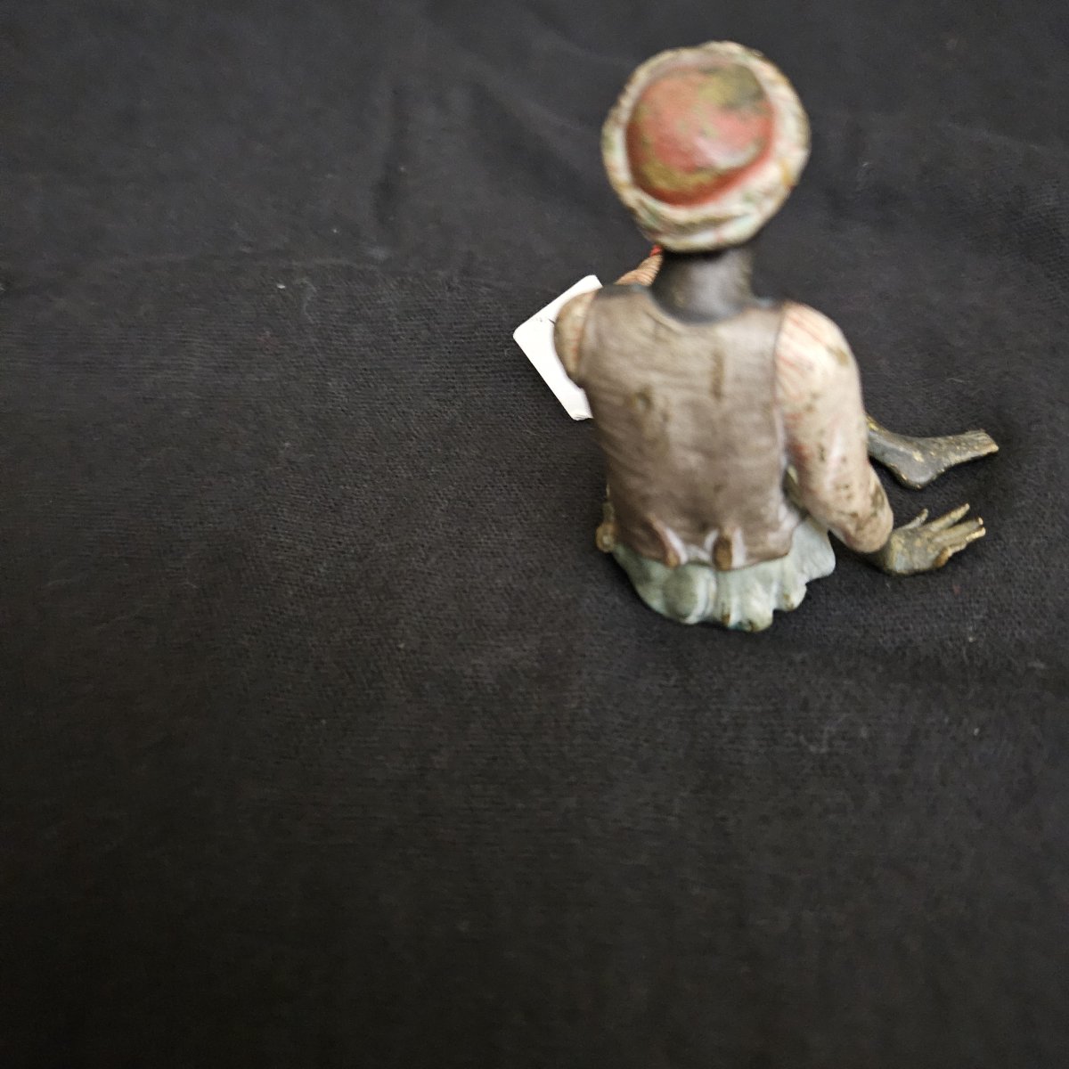 Bronze de Vienne. Personnage orientaliste assis tenant une lanterne-photo-3