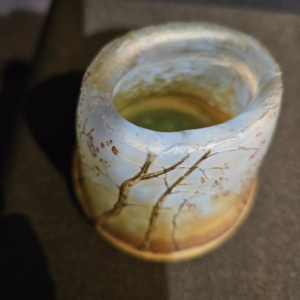 Legras. Petit vase en verre dégagé à l'acide à décor d'un paysage lacustre. Signé Legras-photo-2