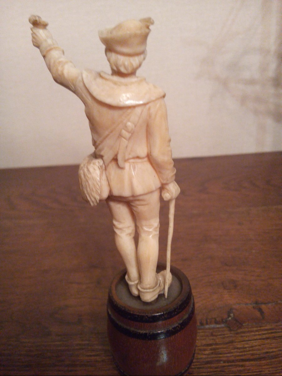 Ivory From Nuremberg (germany) - The Man With The Rose - 18th Century-photo-2