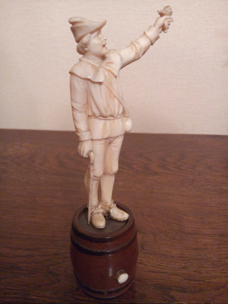 Ivory From Nuremberg (germany) - The Man With The Rose - 18th Century-photo-3