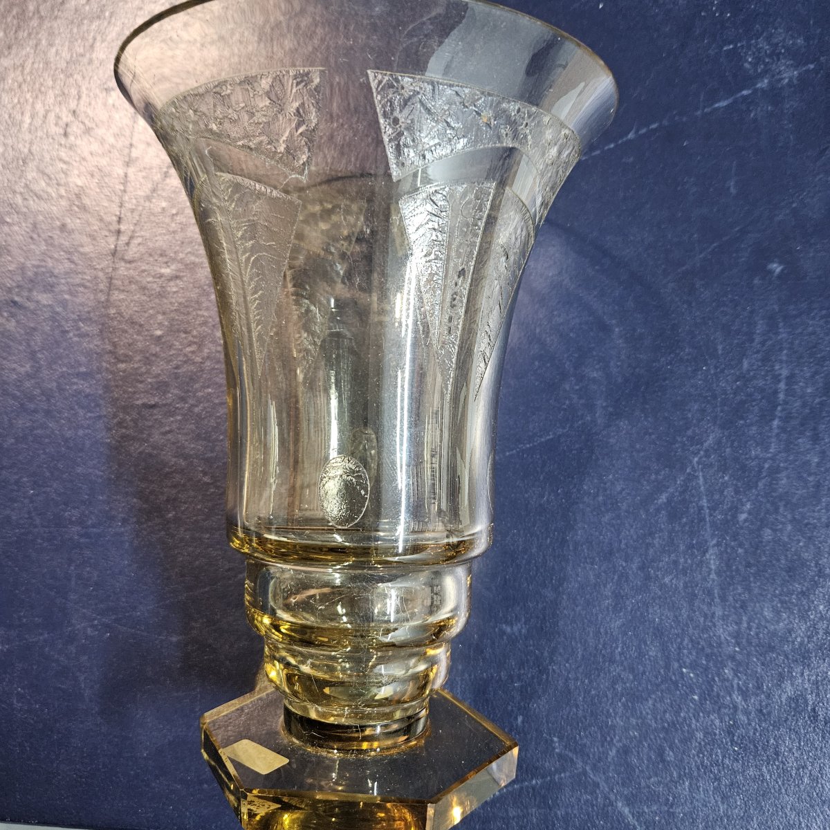 Veramé - Verrerie d'art de Metz. Vase art déco dégagé à l'acide. Vers 1925-1930 