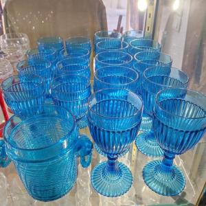 LOT DE VERRES BLEUS