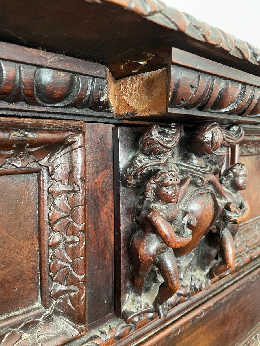 Genoise Walnut Commode XVII Century-photo-3