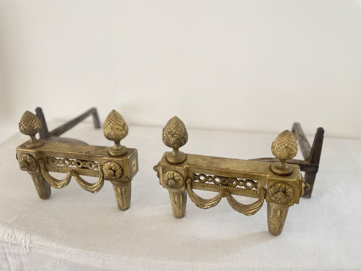 PAIRE DE CHENETS EN BRONZE DE STYLE LOUIS XVI-photo-4