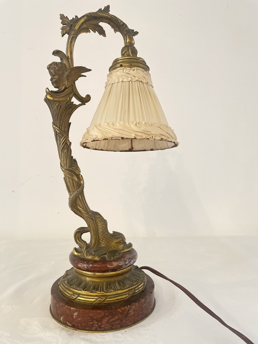 LAMPE EN BRONZE ET MARBRE A  DECOR D'UN POISSON