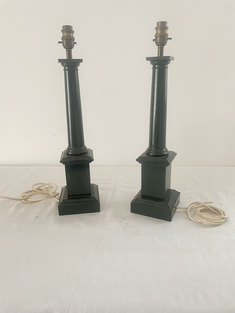 PAIRE DE LAMPES EN BOIS LAQUE VERT