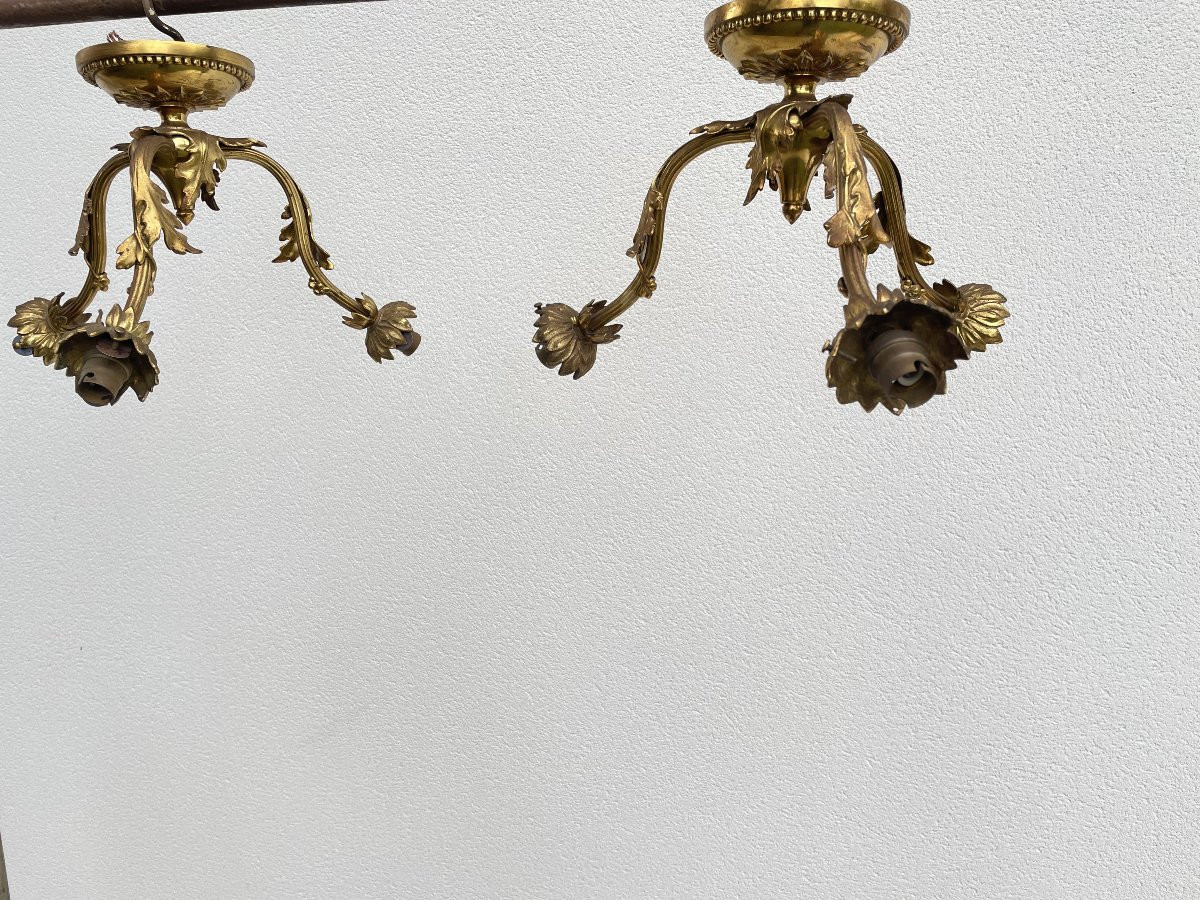 PAIRE DE PLAFONNIERS EN BRONZE DORE A TROIS LUMIERES-photo-4