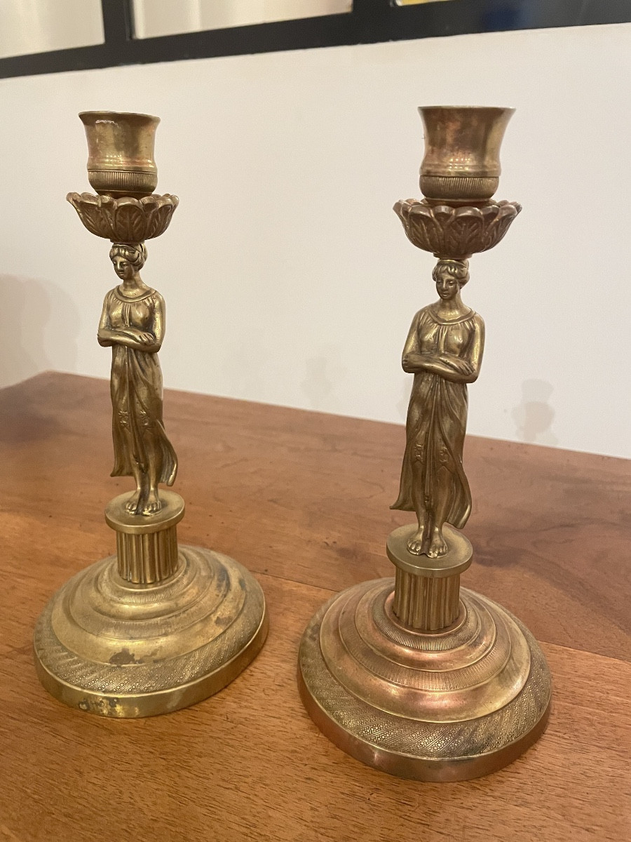 Paire de bougeoirs cariatides en bronze XIX siècle 
