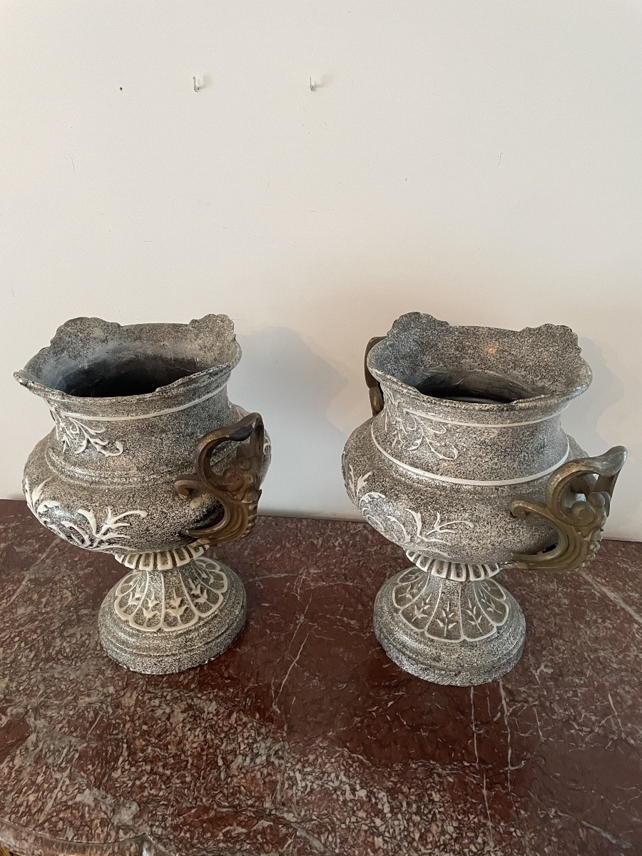 Paire de vases en fonte émaillée de forme Médicis XIX siècle -photo-4