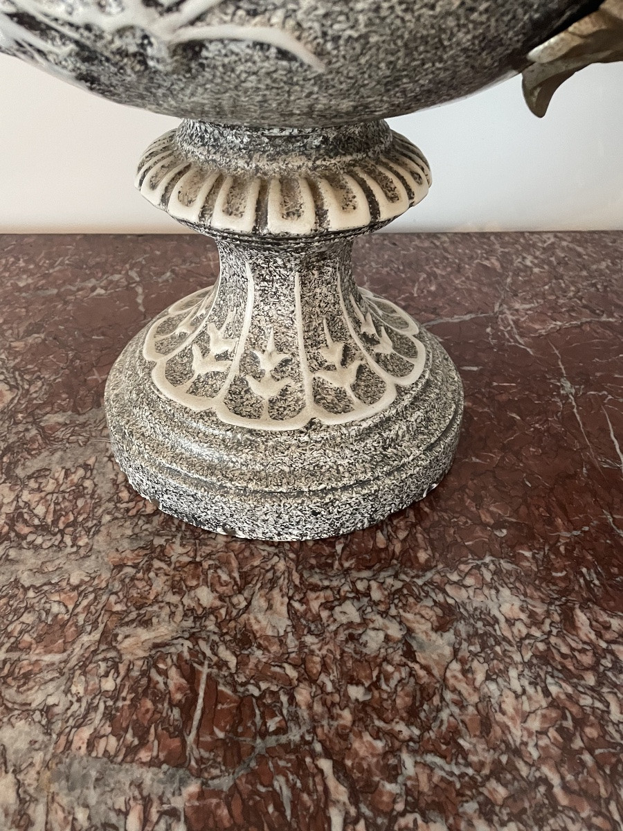 Paire de vases en fonte émaillée de forme Médicis XIX siècle -photo-6