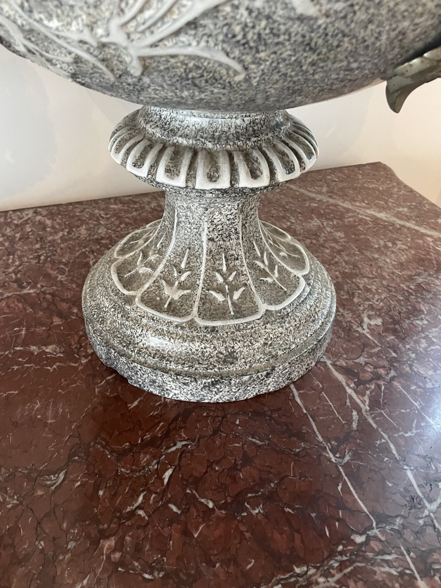 Paire de vases en fonte émaillée de forme Médicis XIX siècle -photo-7