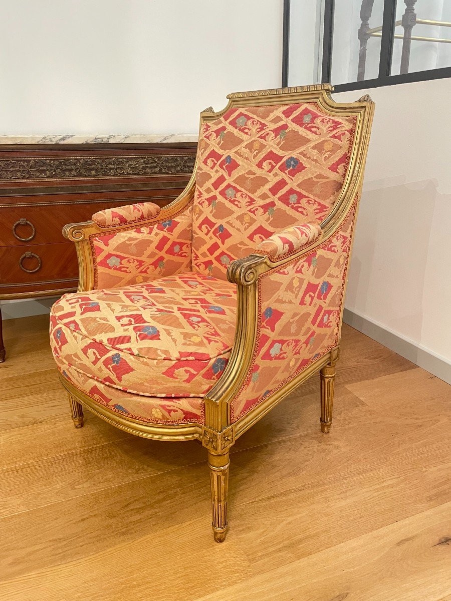 BERGERE EN BOIS DORE DE STYLE LOUIS XVI