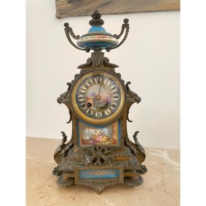 Louis XVI Style Clock In Bronze And Porcelain 19th Century