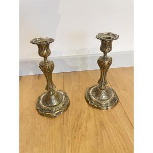 Paire de bougeoirs Louis XV en bronze 