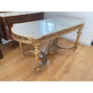 GRANDE TABLE DE MILIEU EN BOIS SCULPTE ET DORE DE STYLE LOUIS XVI