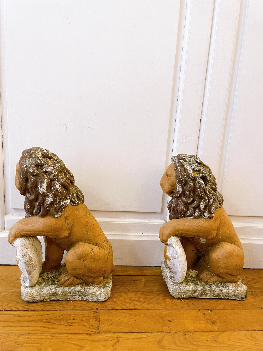 Paire de lions avec blason Fleur de lys-photo-2