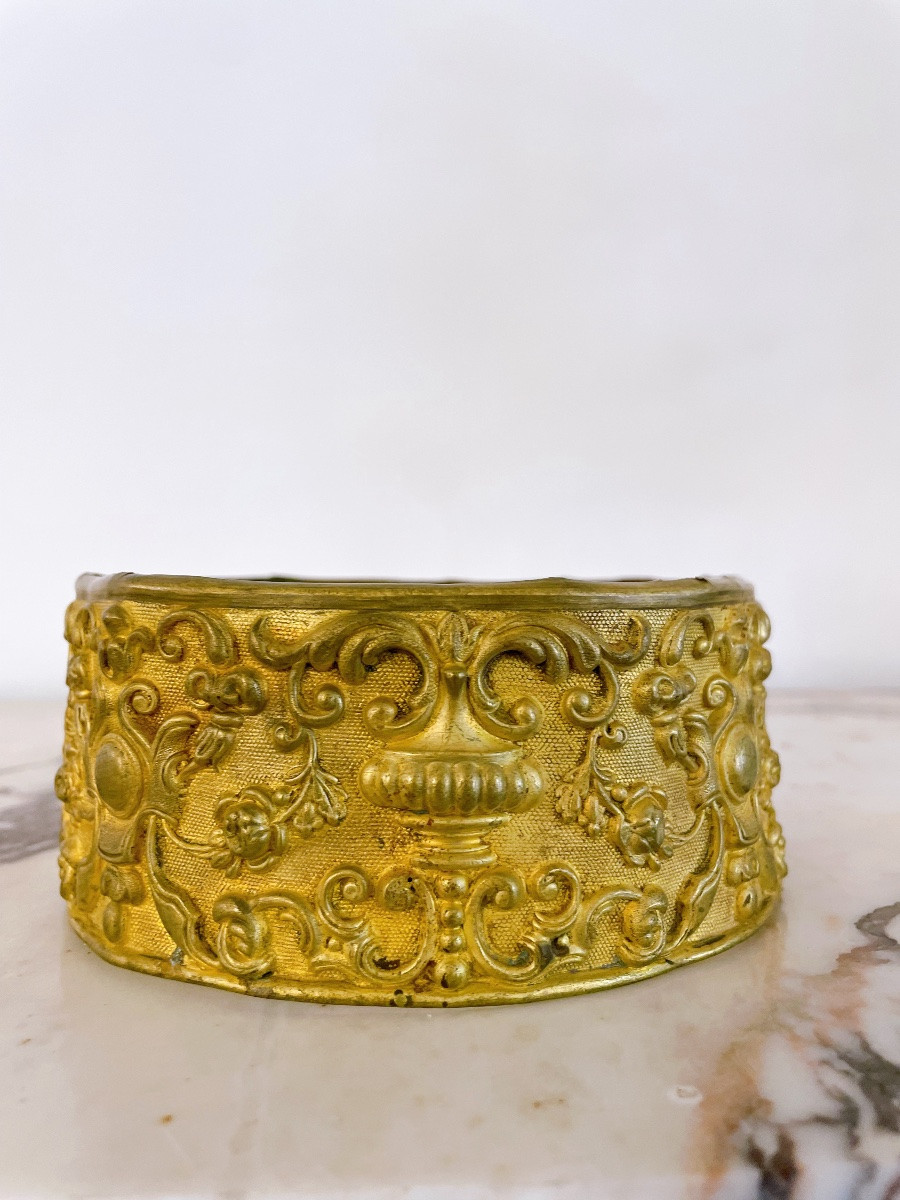 Virgin's Crown In Embossed Gold Metal -photo-2
