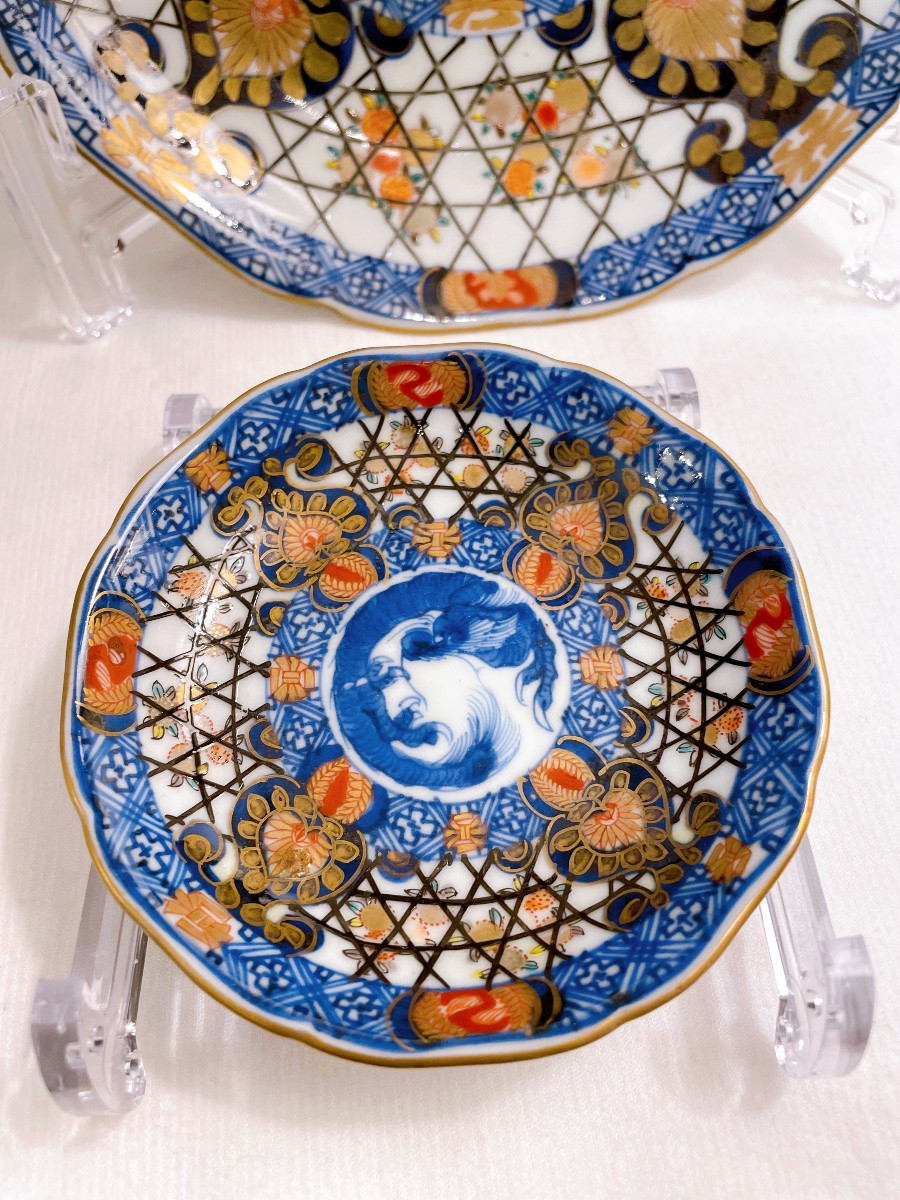 Ensemble de trois assiettes en porcelaine japonaise Imari fin XIXᵉ siècle-photo-2