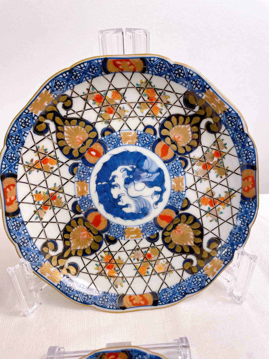 Ensemble de trois assiettes en porcelaine japonaise Imari fin XIXᵉ siècle-photo-4