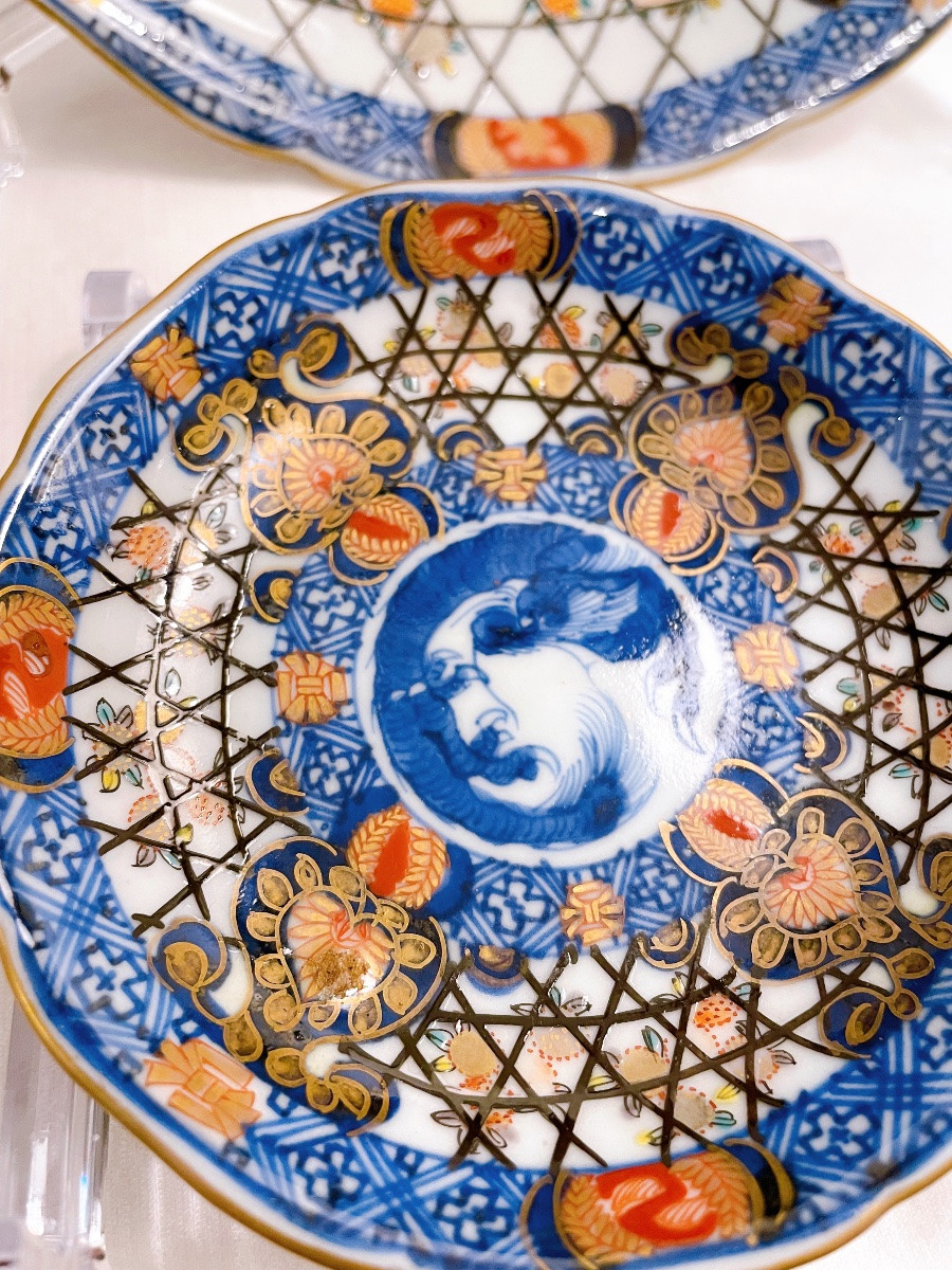 Ensemble de trois assiettes en porcelaine japonaise Imari fin XIXᵉ siècle-photo-1