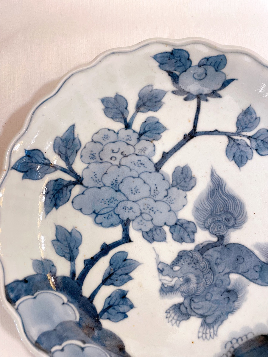 Early 18th Century Imari Porcelain Plate, Lion And Peony -photo-3