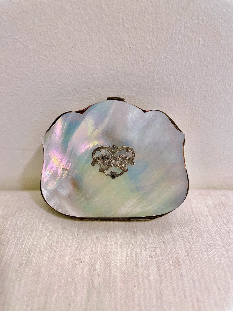 Small Mother-of-pearl Coin Purse From The Napoleon III Era 