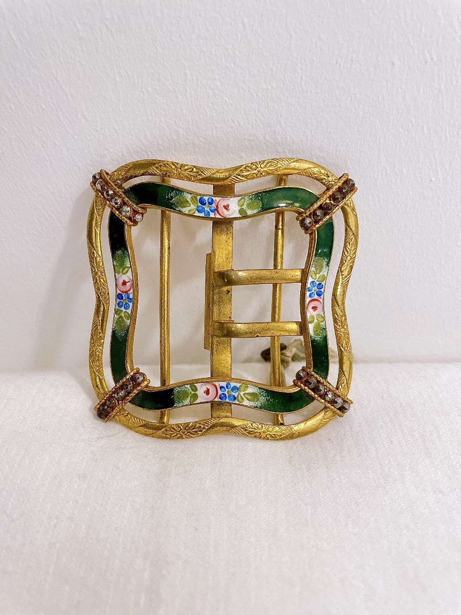 Boucle de ceinture ancienne en métal doré et émail 