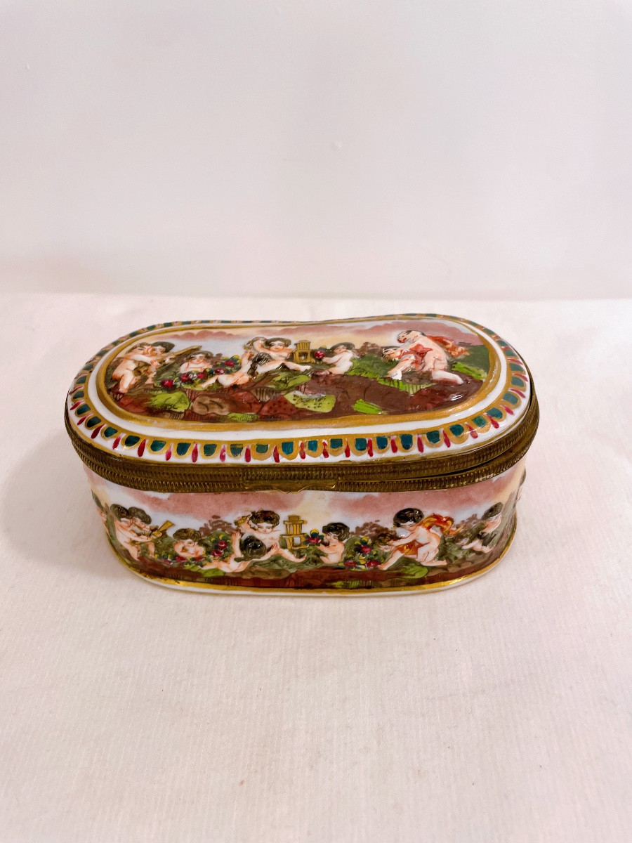 Oval Porcelain Box By Capo Di Monte, Decorated With Putti, Late 19th Century -photo-2
