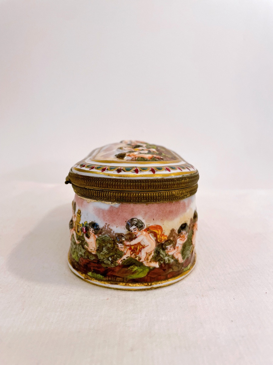 Oval Porcelain Box By Capo Di Monte, Decorated With Putti, Late 19th Century -photo-3