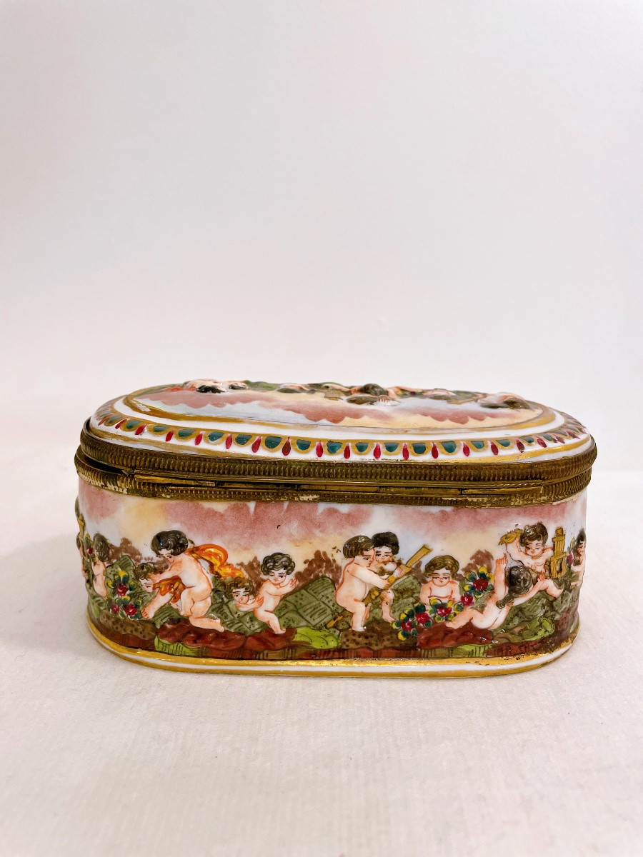 Oval Porcelain Box By Capo Di Monte, Decorated With Putti, Late 19th Century -photo-4