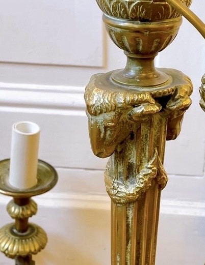 Lustre en bronze doré, 6 bras, décor néoclassique avec têtes de béliers de style Louis XVI-photo-2