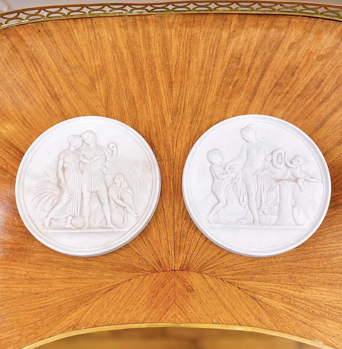 Paire De Médaillons En Biscuit De Royal Copenhagen De Style Empire-photo-2