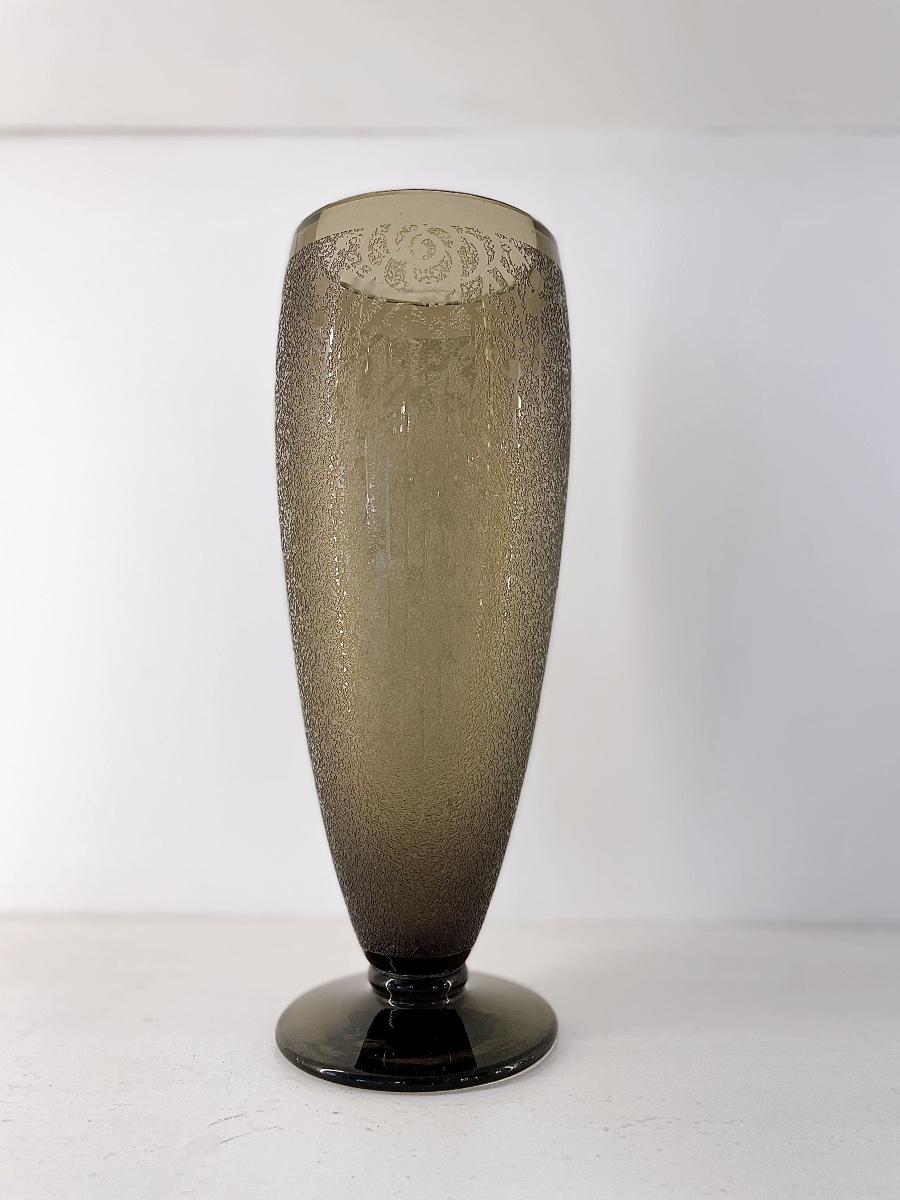 Schneider Art Deco Frosted Smoked Glass Vase With Roses -photo-3
