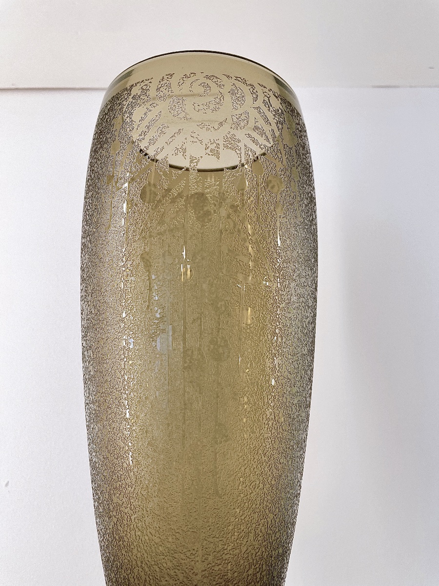Schneider Art Deco Frosted Smoked Glass Vase With Roses -photo-3