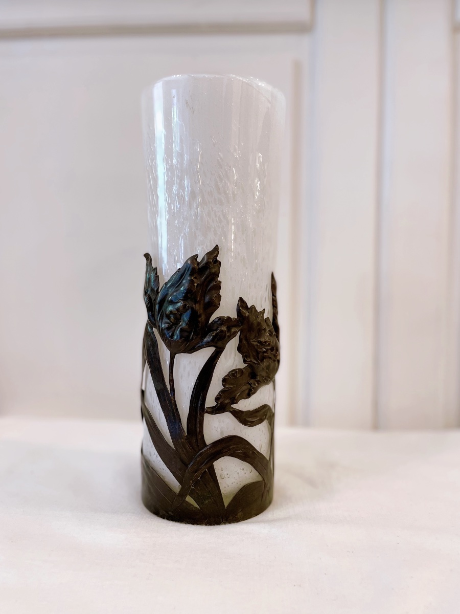 White Glass Paste Vase With A Floral Design In Brass By Maure-vieil-photo-2