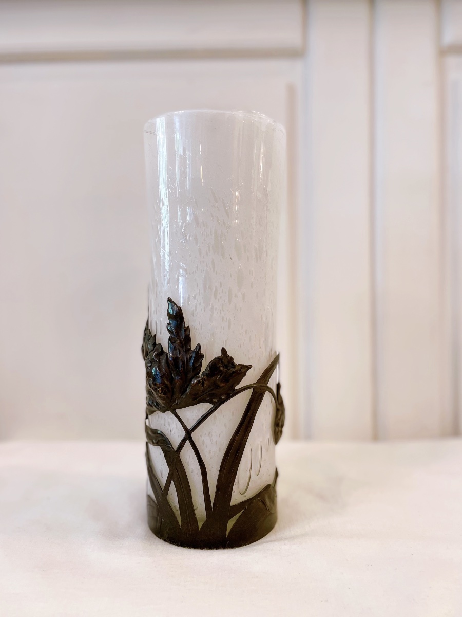 White Glass Paste Vase With A Floral Design In Brass By Maure-vieil-photo-4