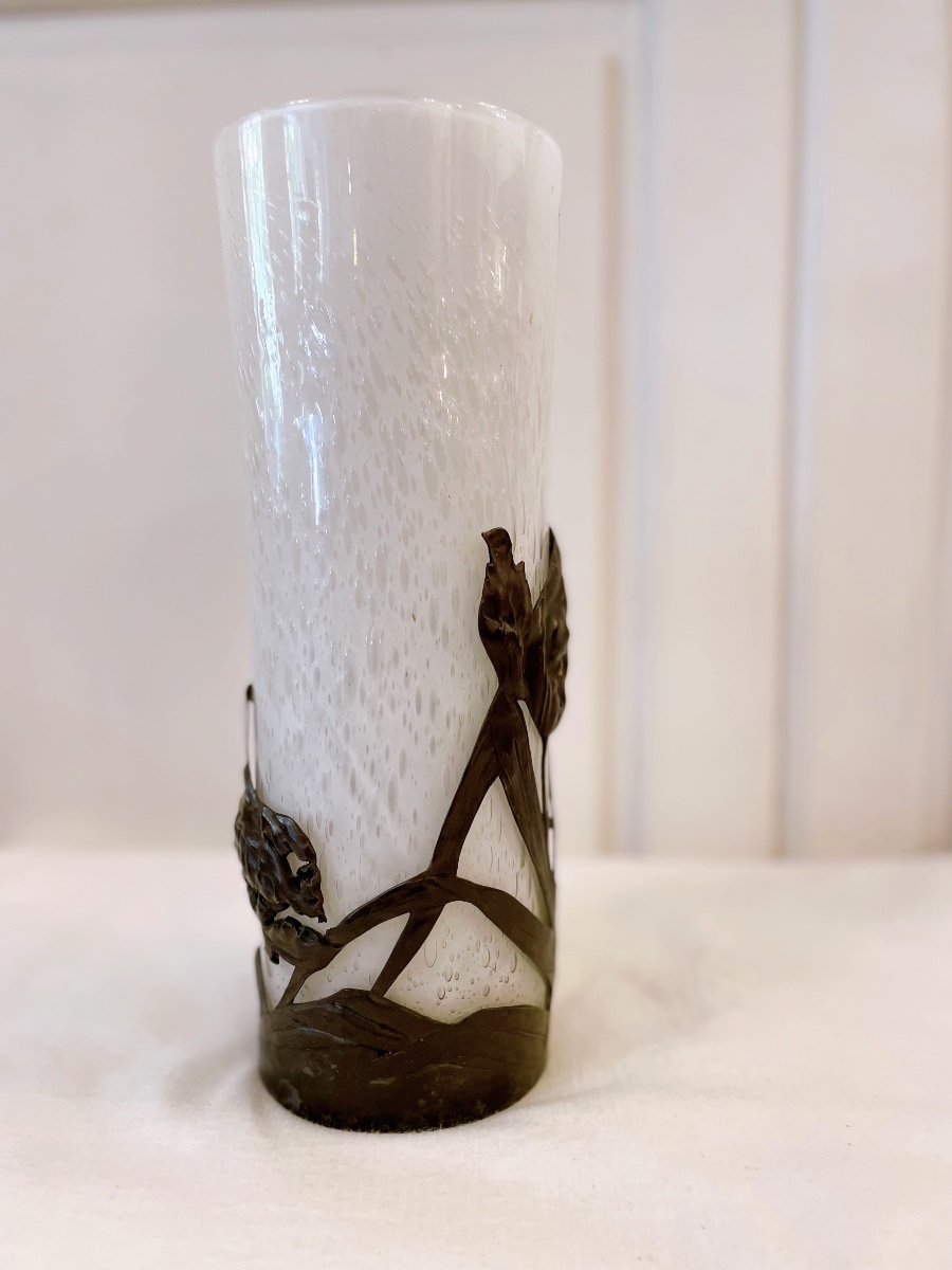 White Glass Paste Vase With A Floral Design In Brass By Maure-vieil-photo-2