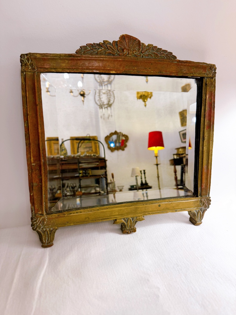 Miroir avec cadre à décor coquille Saint-Jacques 
