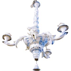 Lustre avec trois angelots de style Capodimonte