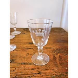 Petits verres  en cristal gravés de couronne de vicomte 