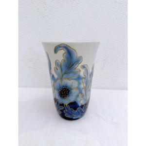Vase en porcelaine de Limoges par Camille Tharaud.