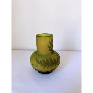 Vase en verre Art nouveau Gallé avec motif de fougère